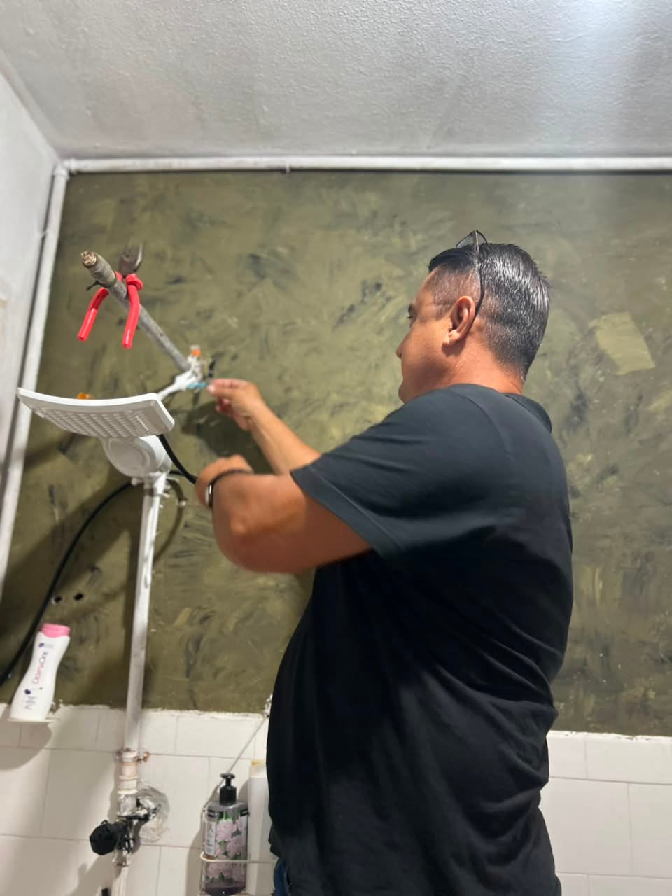 Manutenção de chuveiro e tubulação — serviço hidráulico em Sorocaba